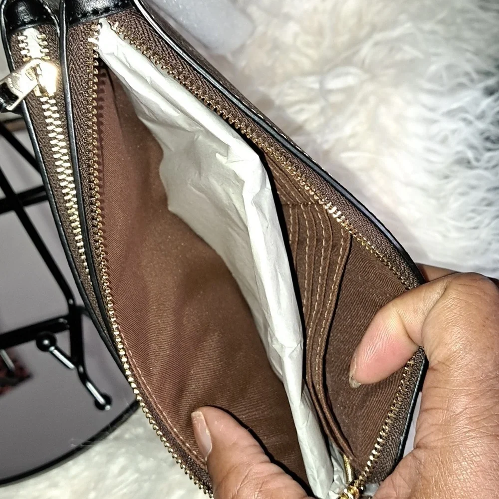 Coach NWTs Signature Black Double Zip Wallet